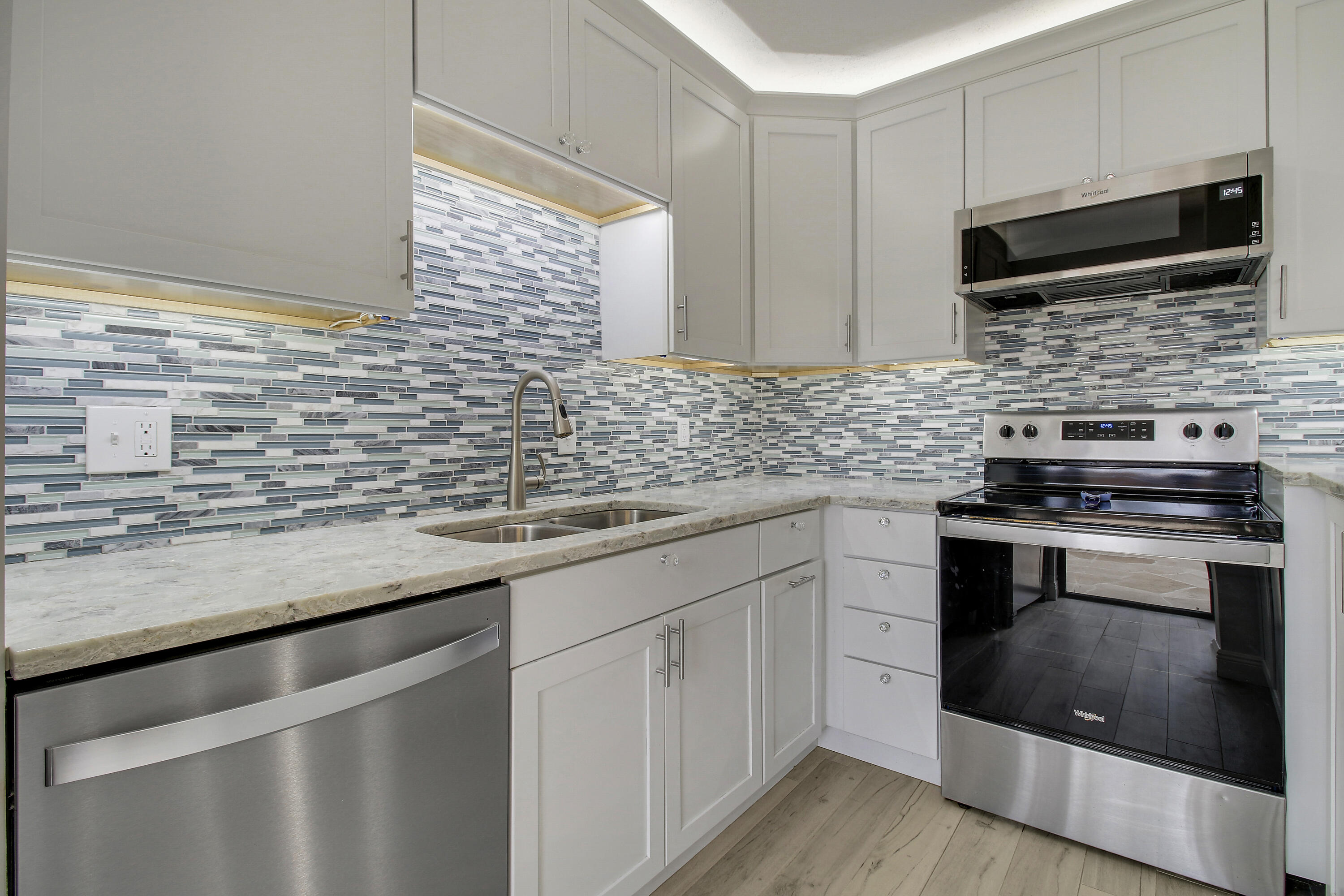 825 Center Street 30b