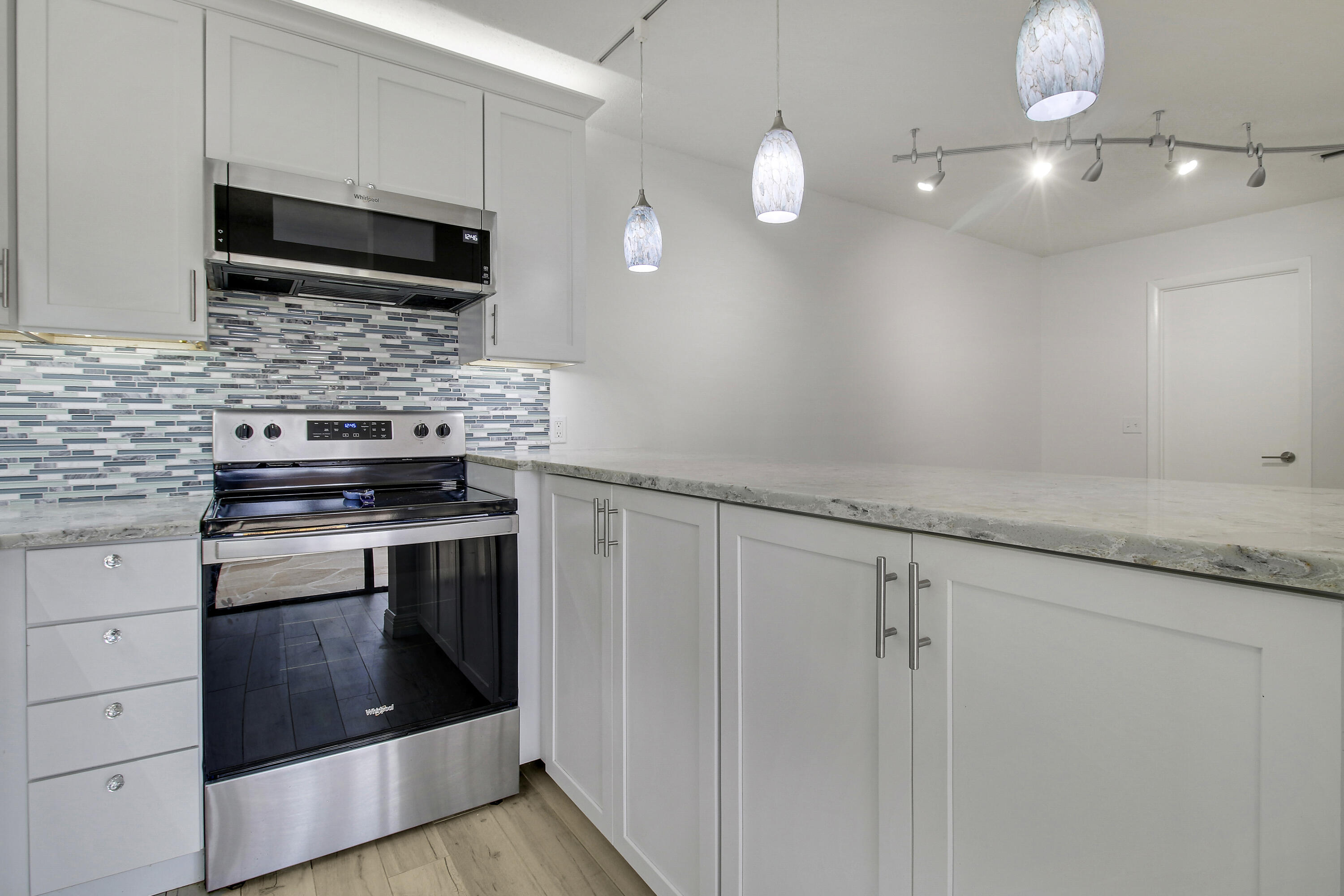 825 Center Street 30b