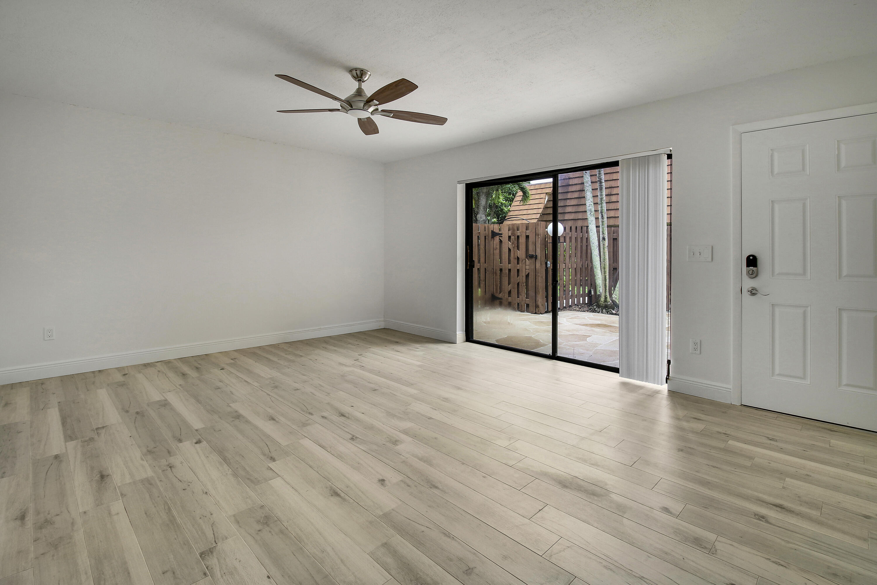 825 Center Street 30b
