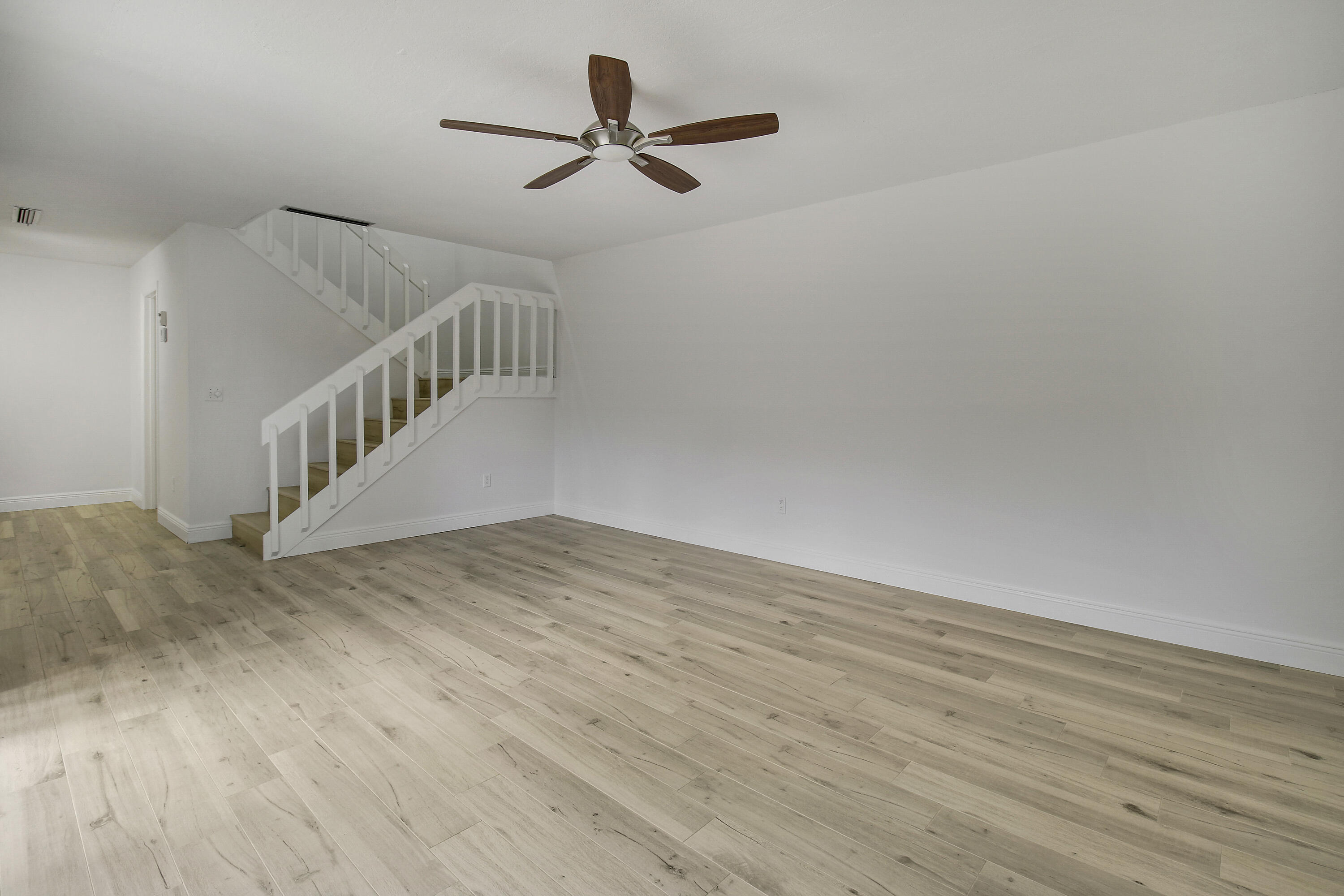 825 Center Street 30b