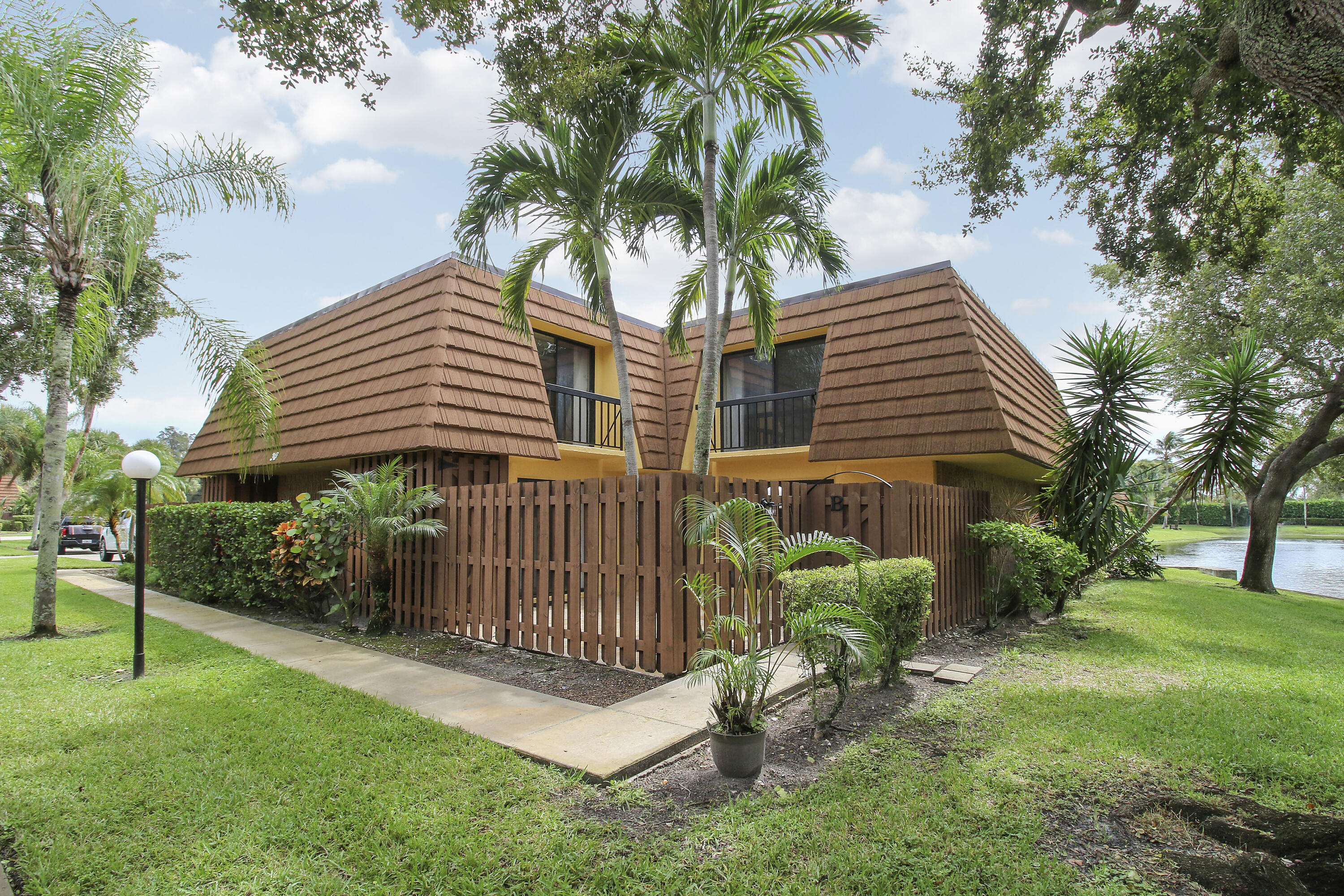 825 Center Street 30b