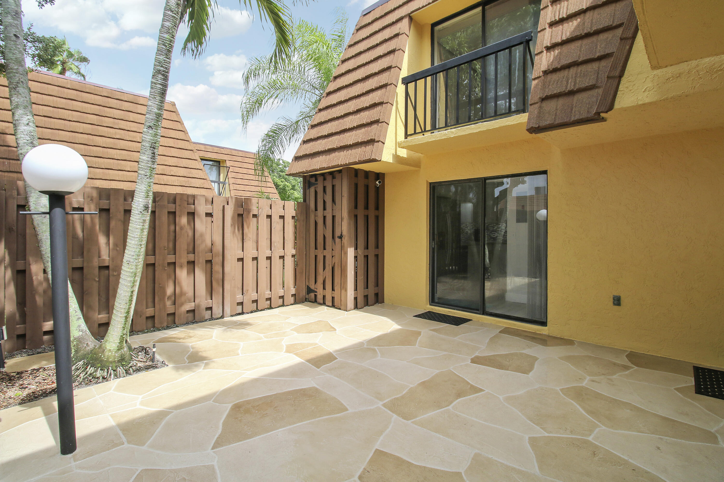 825 Center Street 30b
