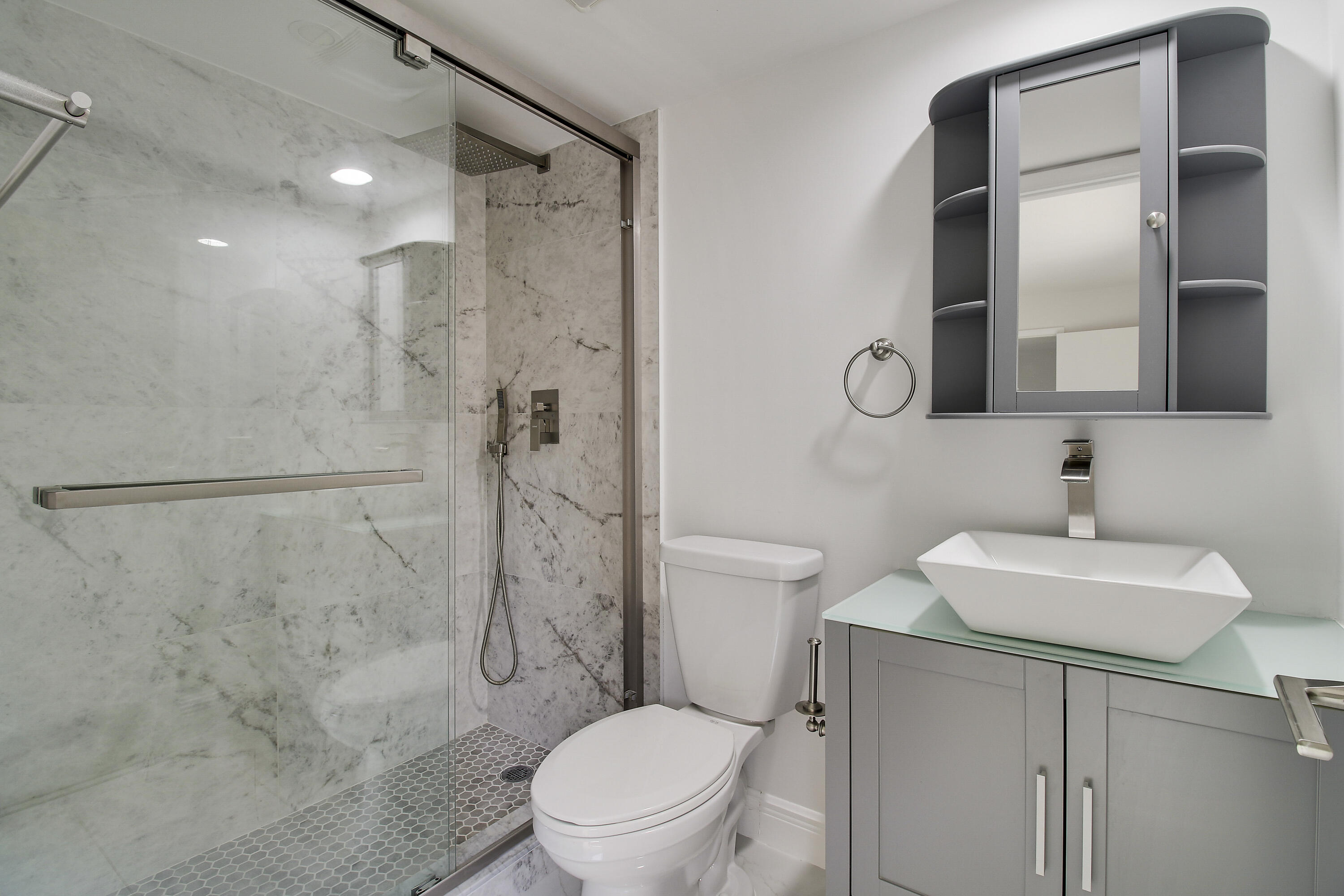 825 Center Street 30b