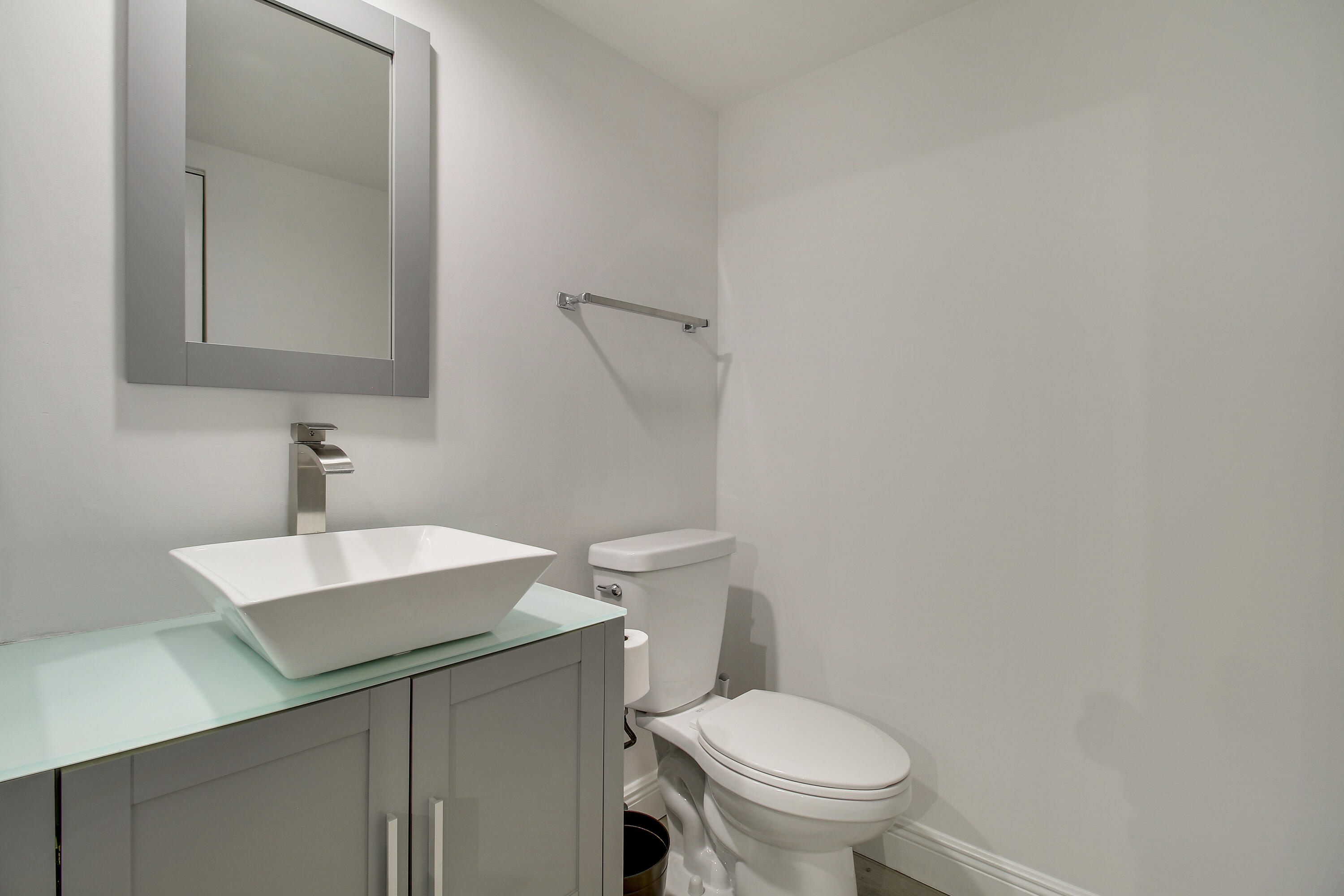 825 Center Street 30b
