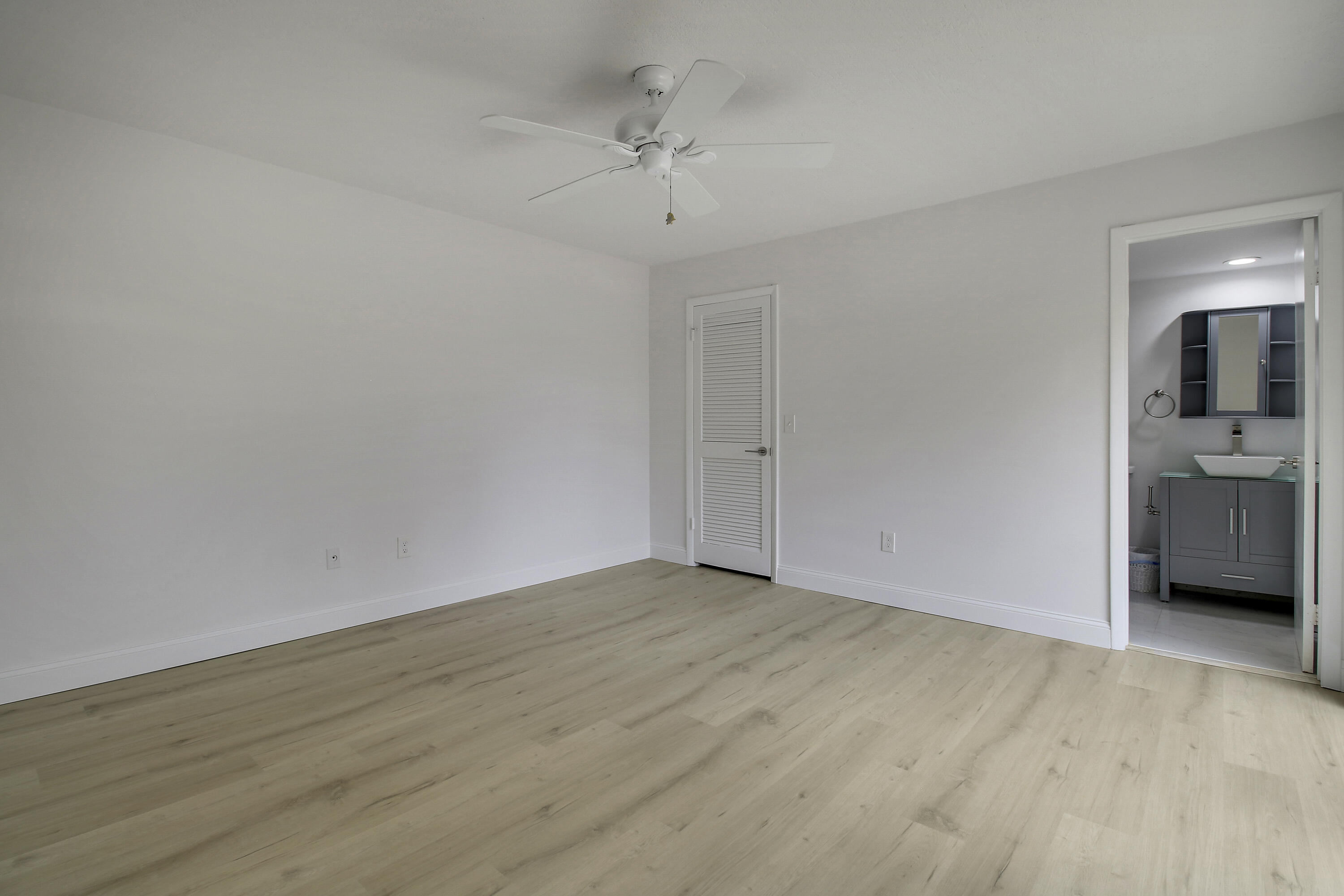 825 Center Street 30b