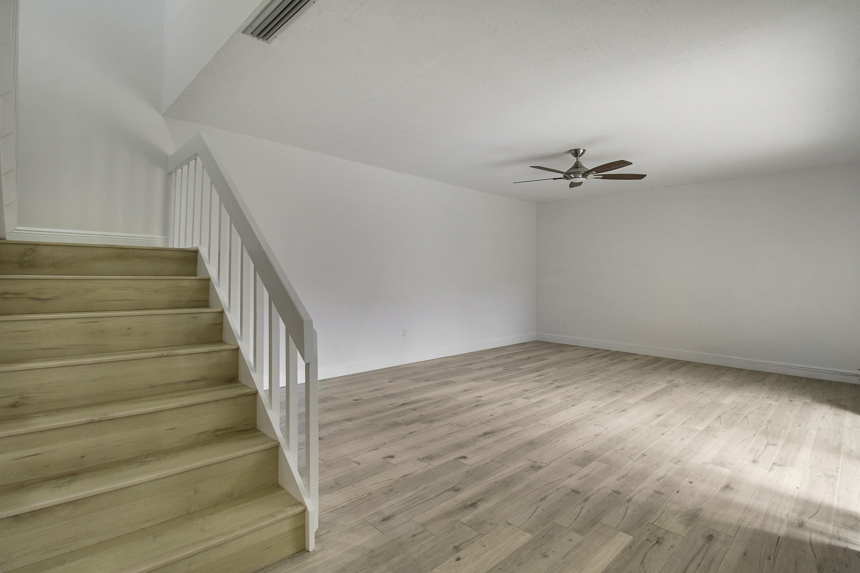 825 Center Street 30b