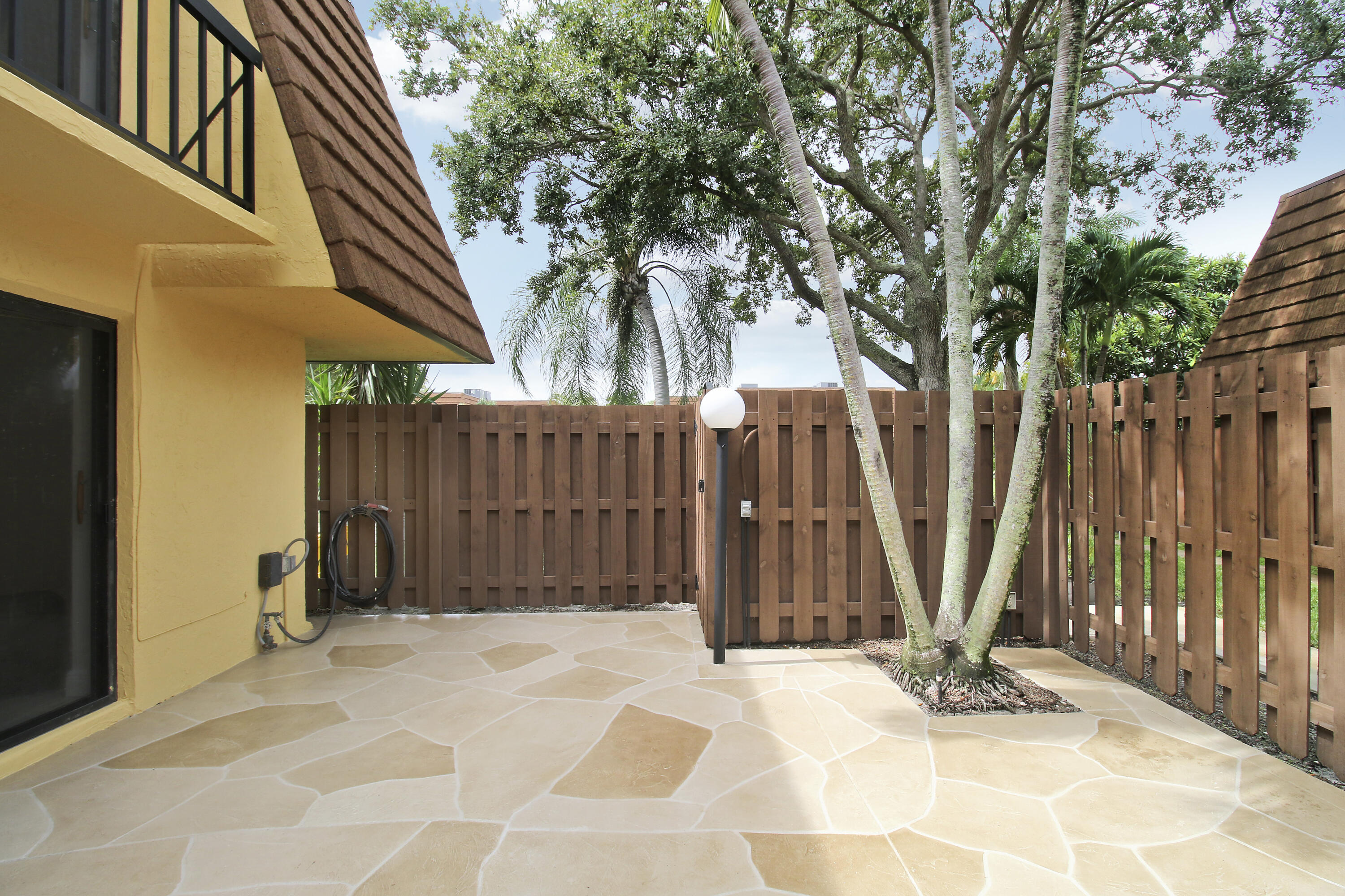 825 Center Street 30b