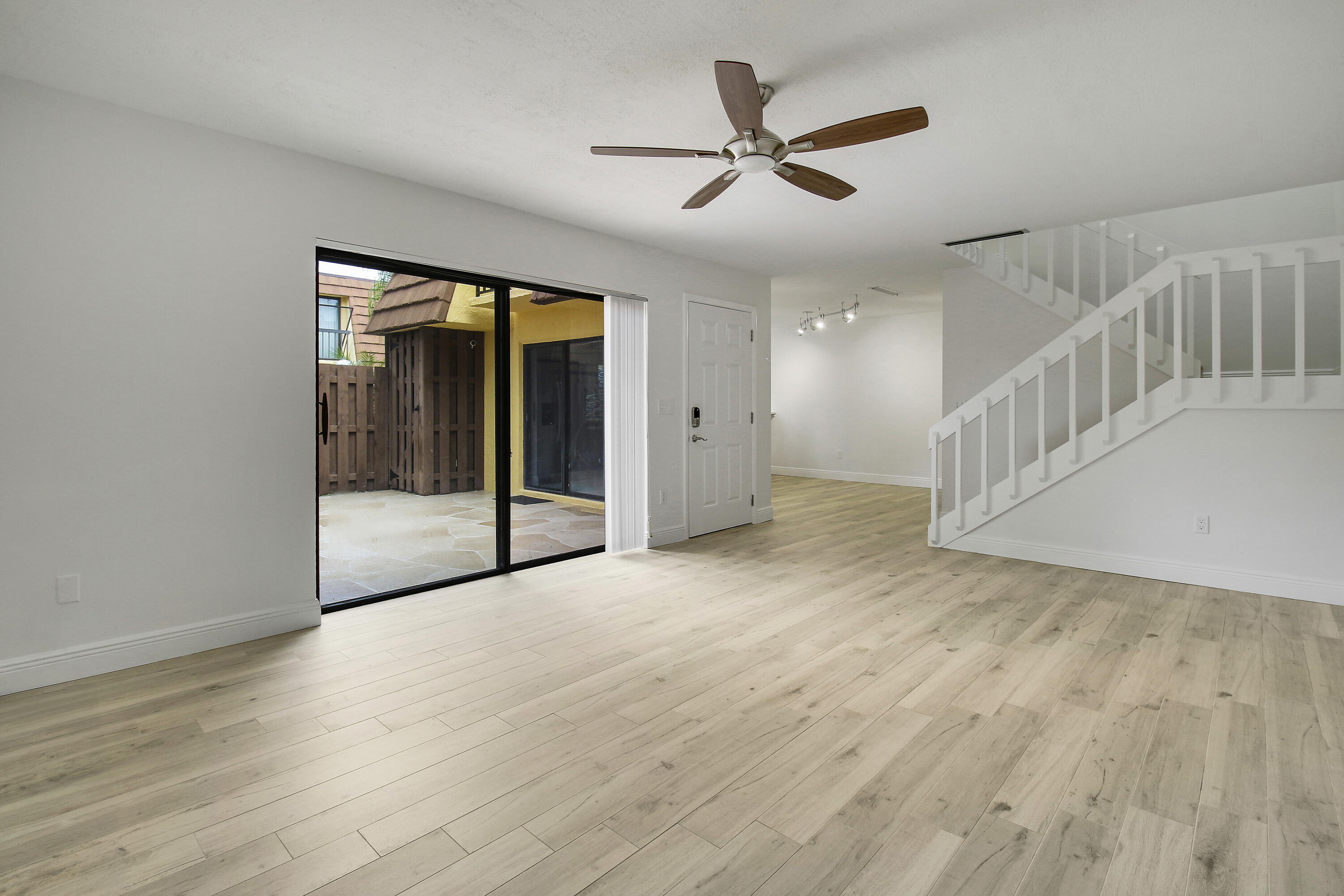 825 Center Street 30b