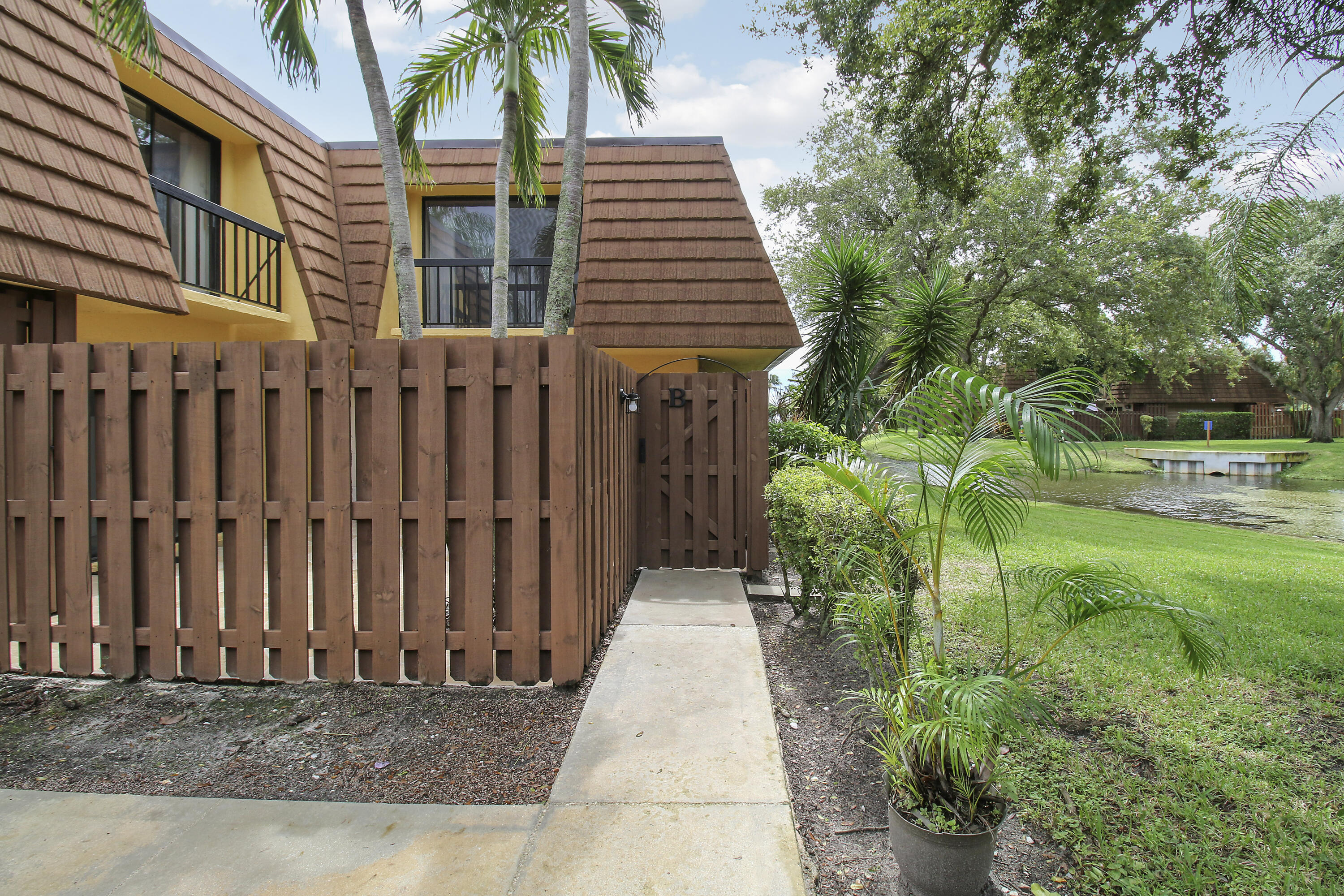 825 Center Street 30b