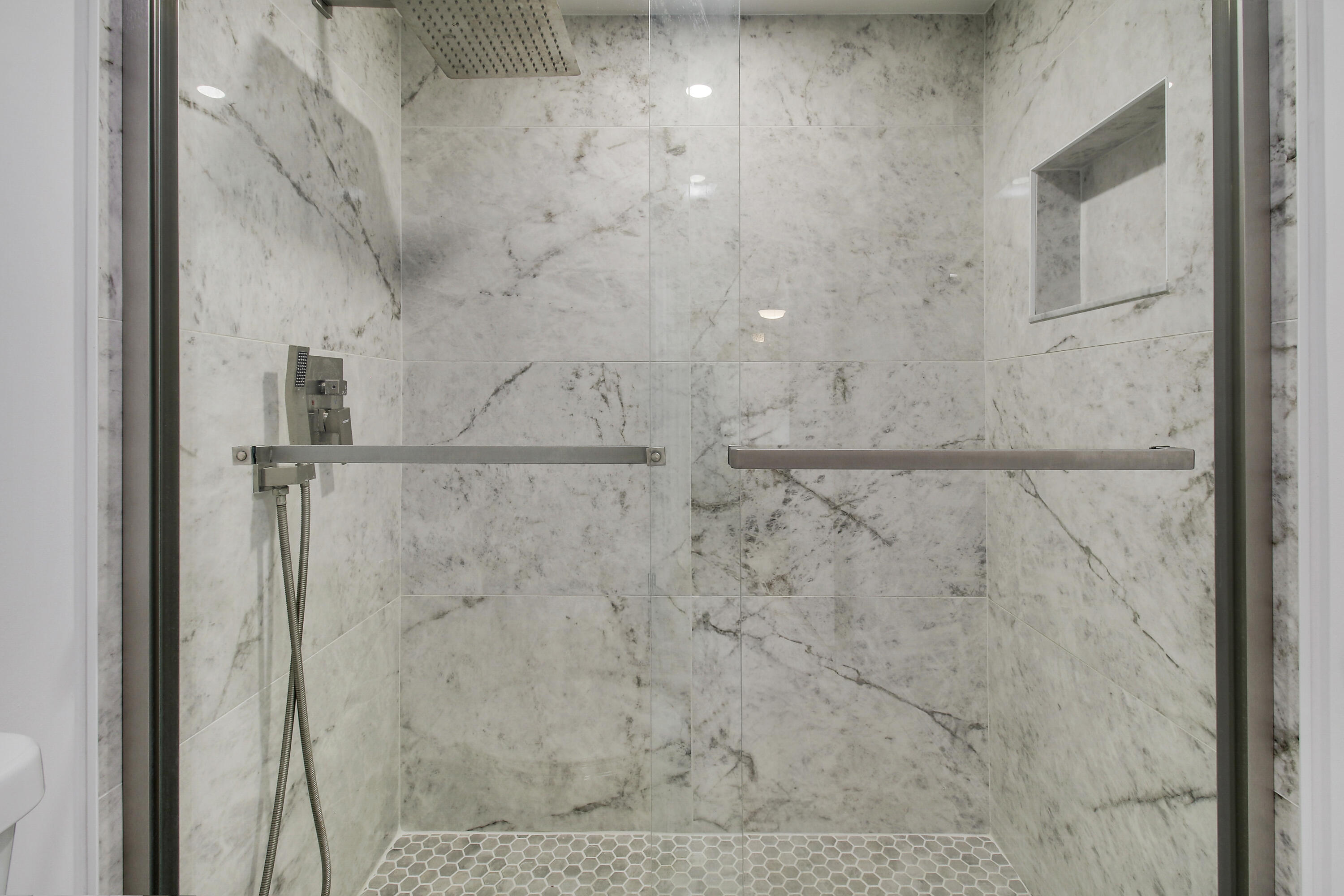 825 Center Street 30b