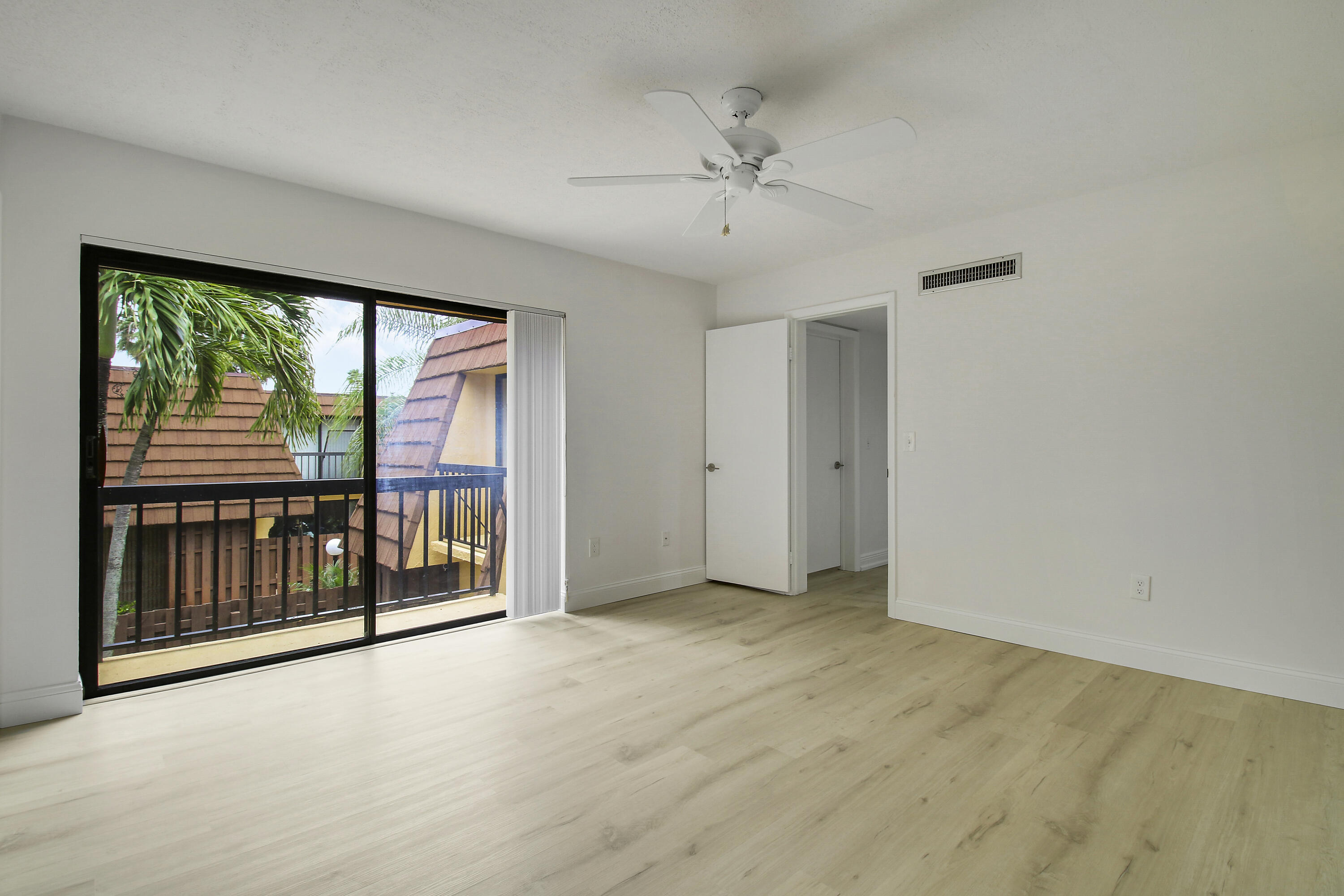 825 Center Street 30b