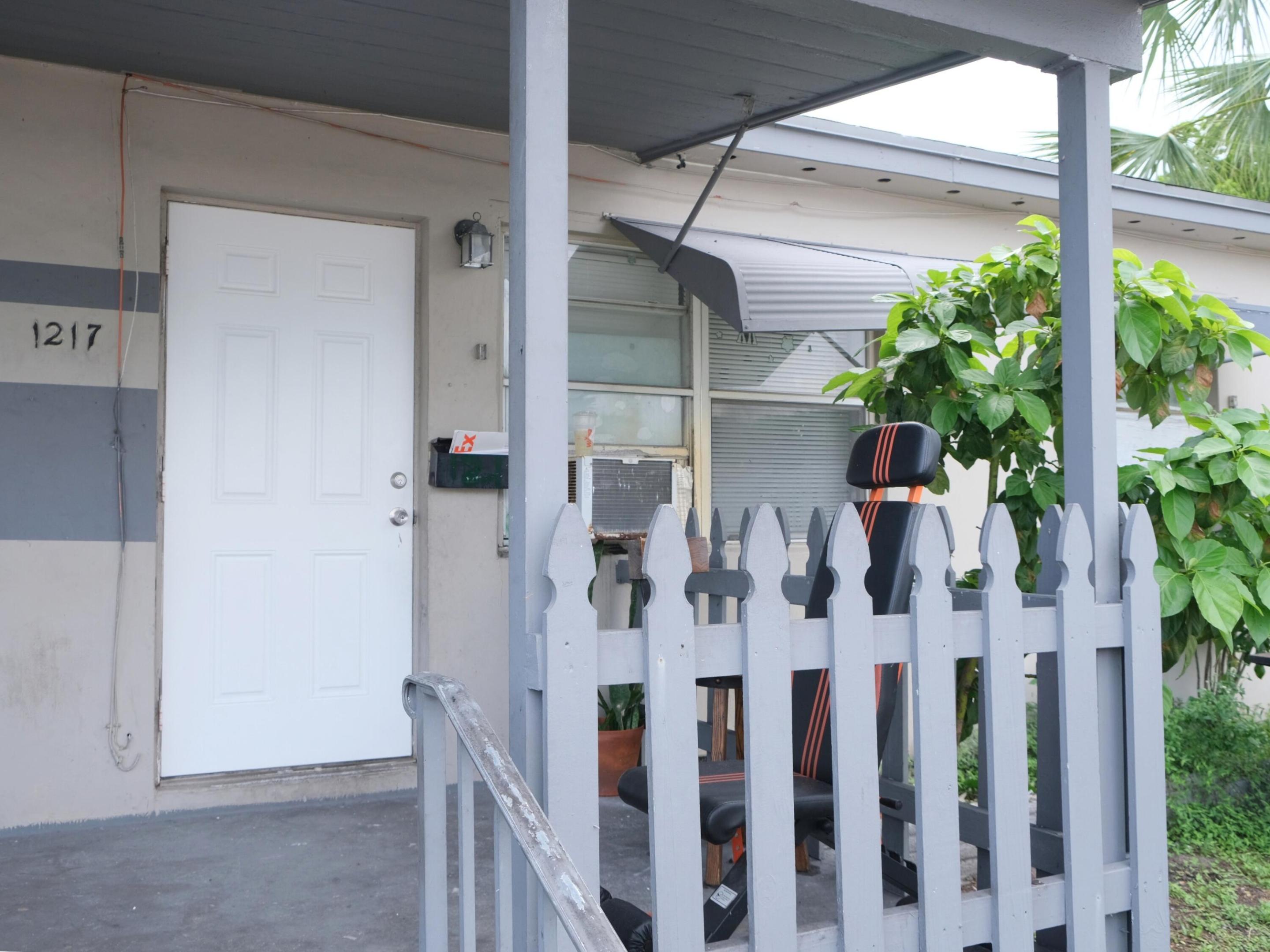 1215 7TH Avenue N 1217