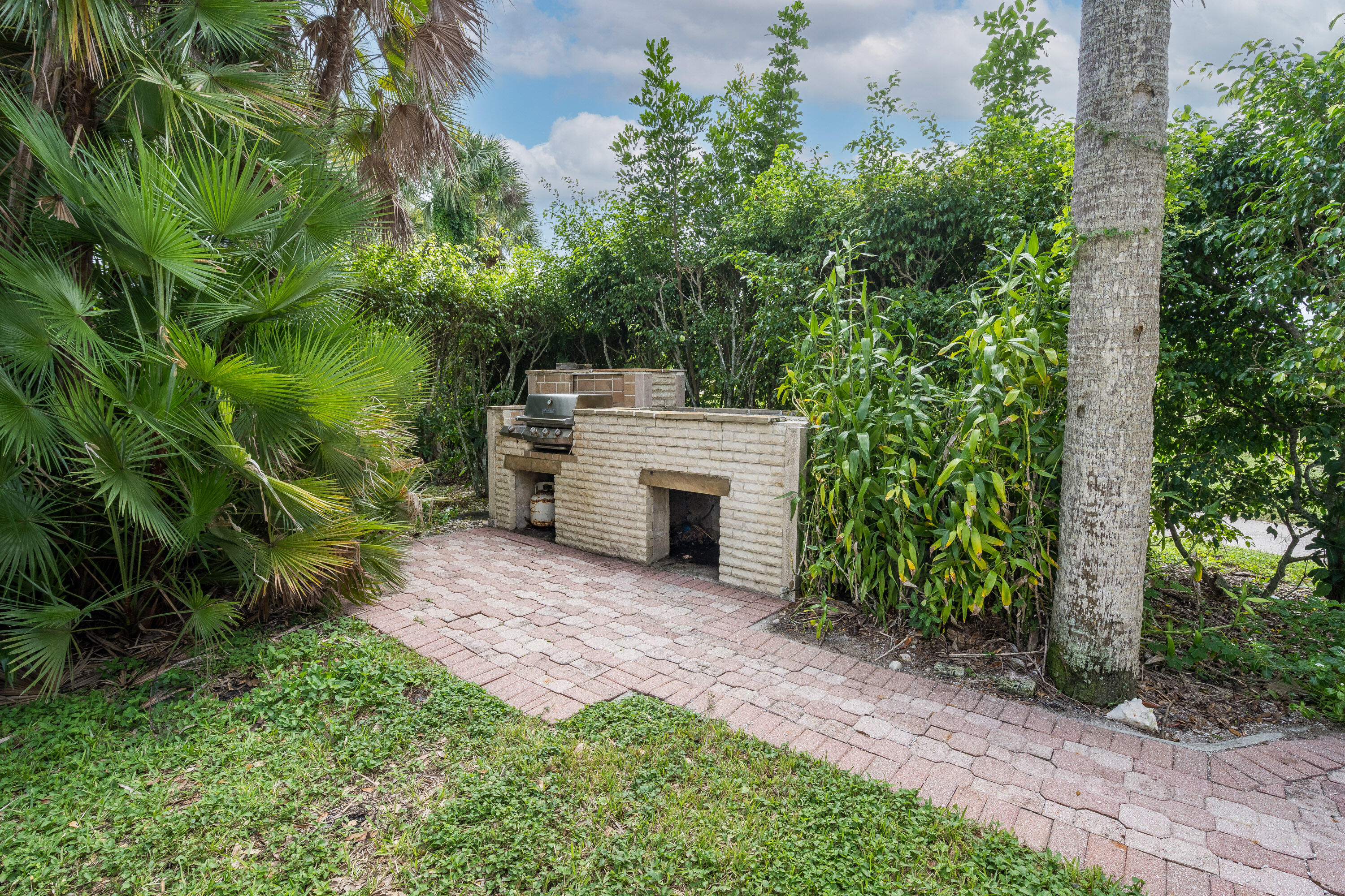 18205 SE Fairview Circle