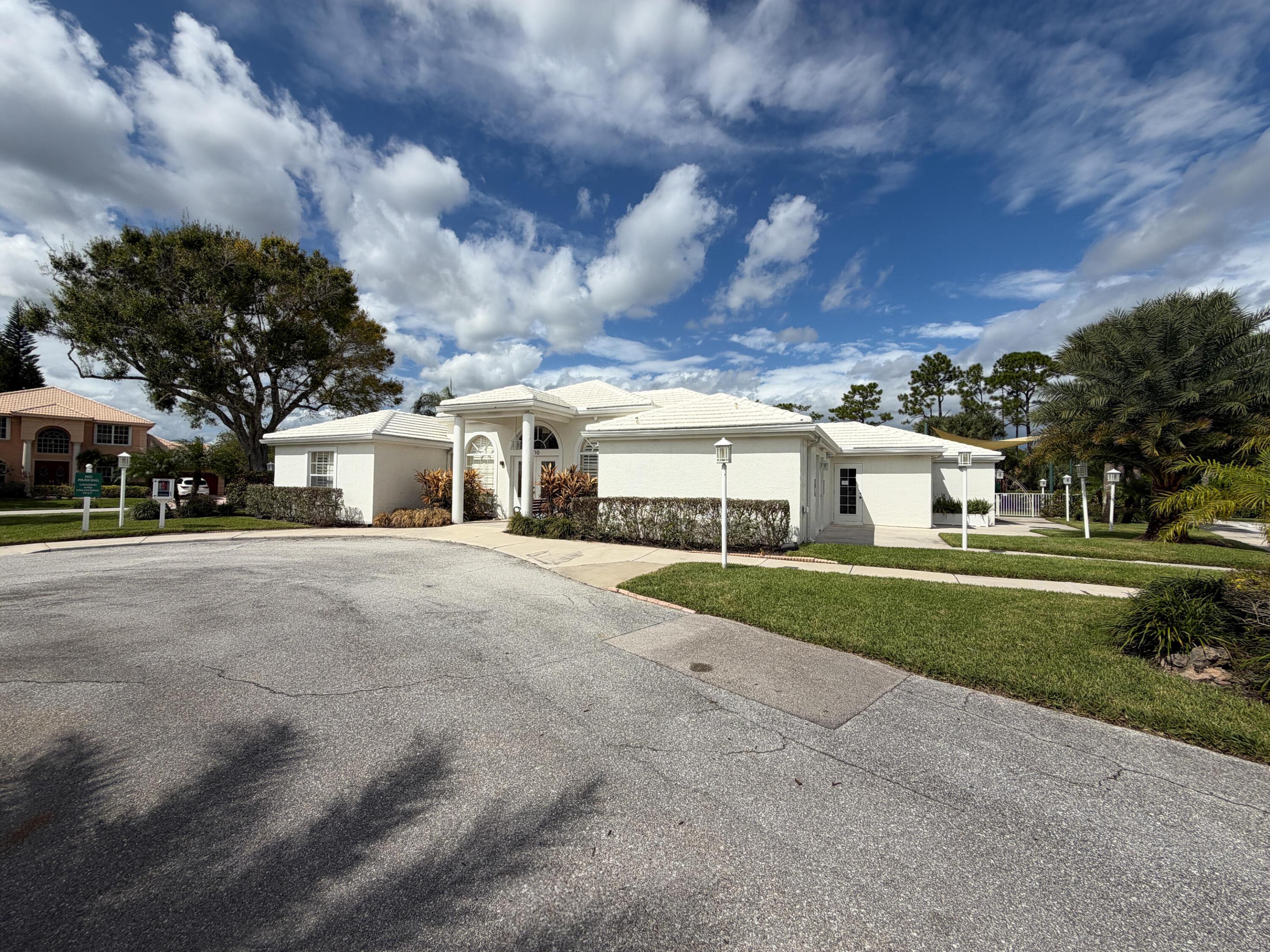 18205 SE Fairview Circle