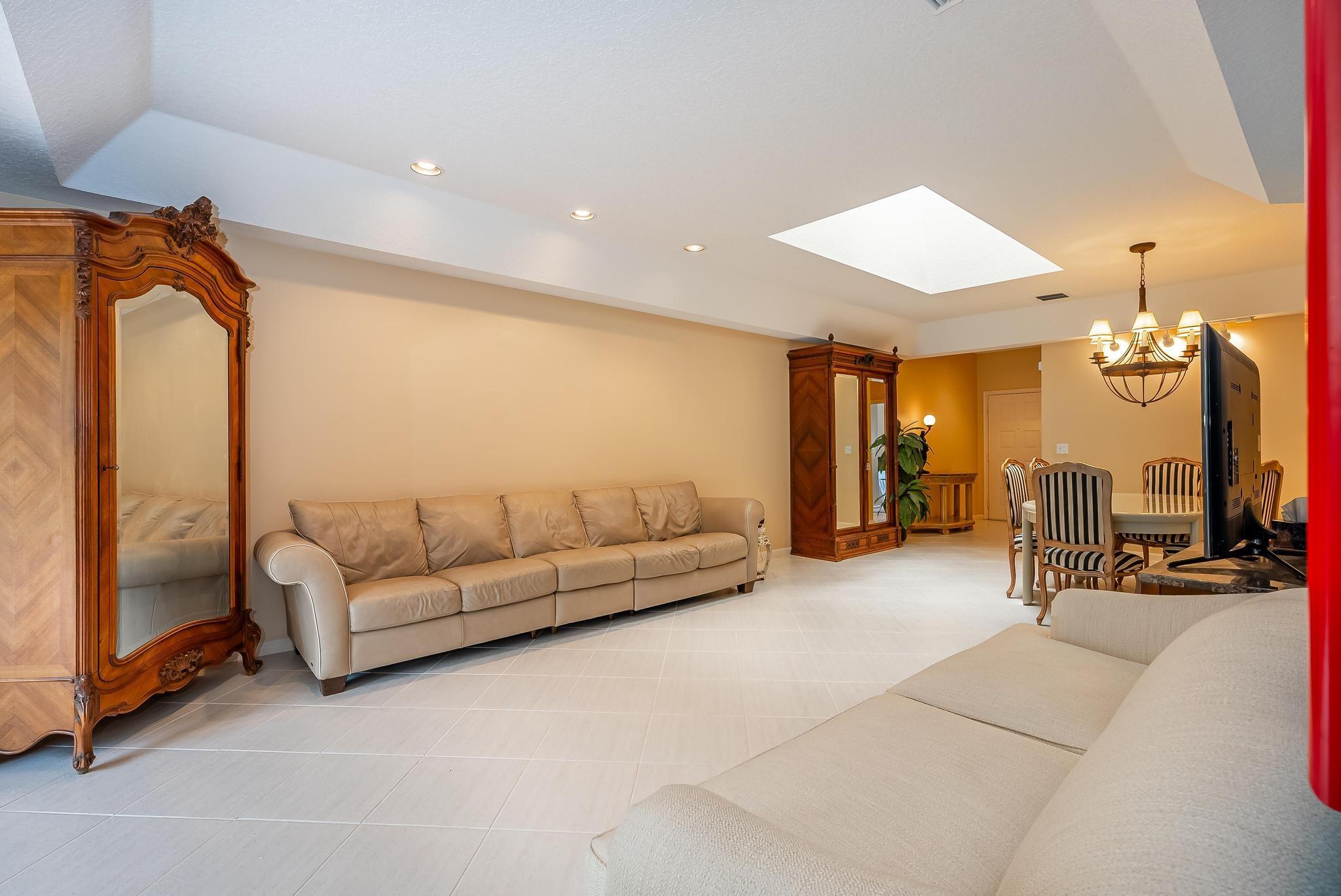 12515 Crystal Pointe Dr B