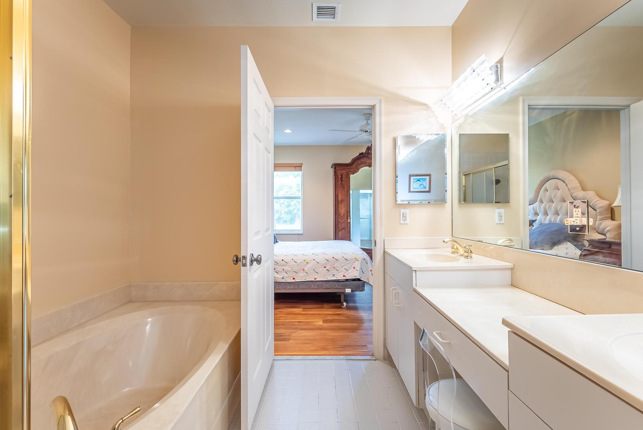 12515 Crystal Pointe Dr B