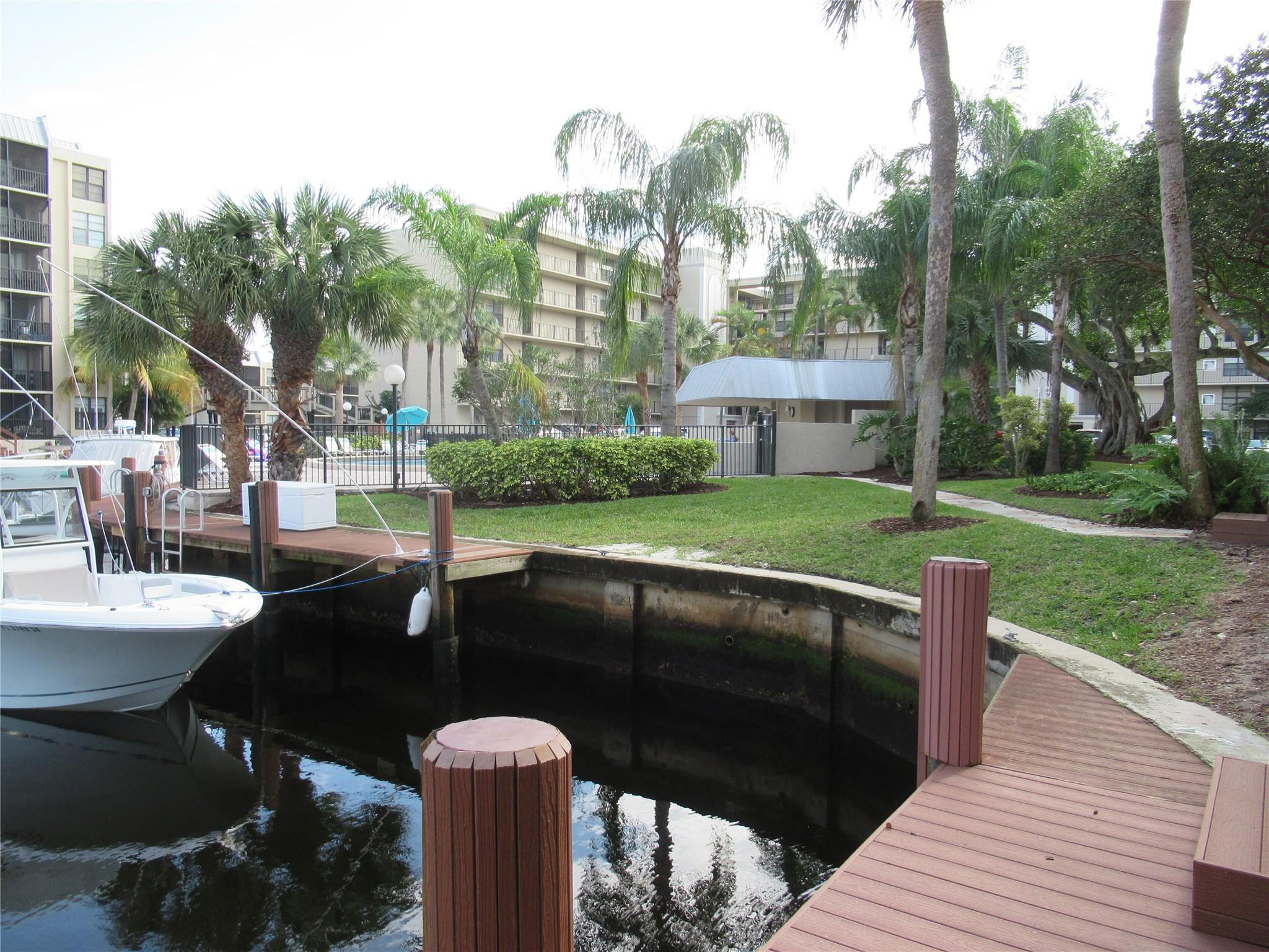 11 Royal Palm Way 11-102
