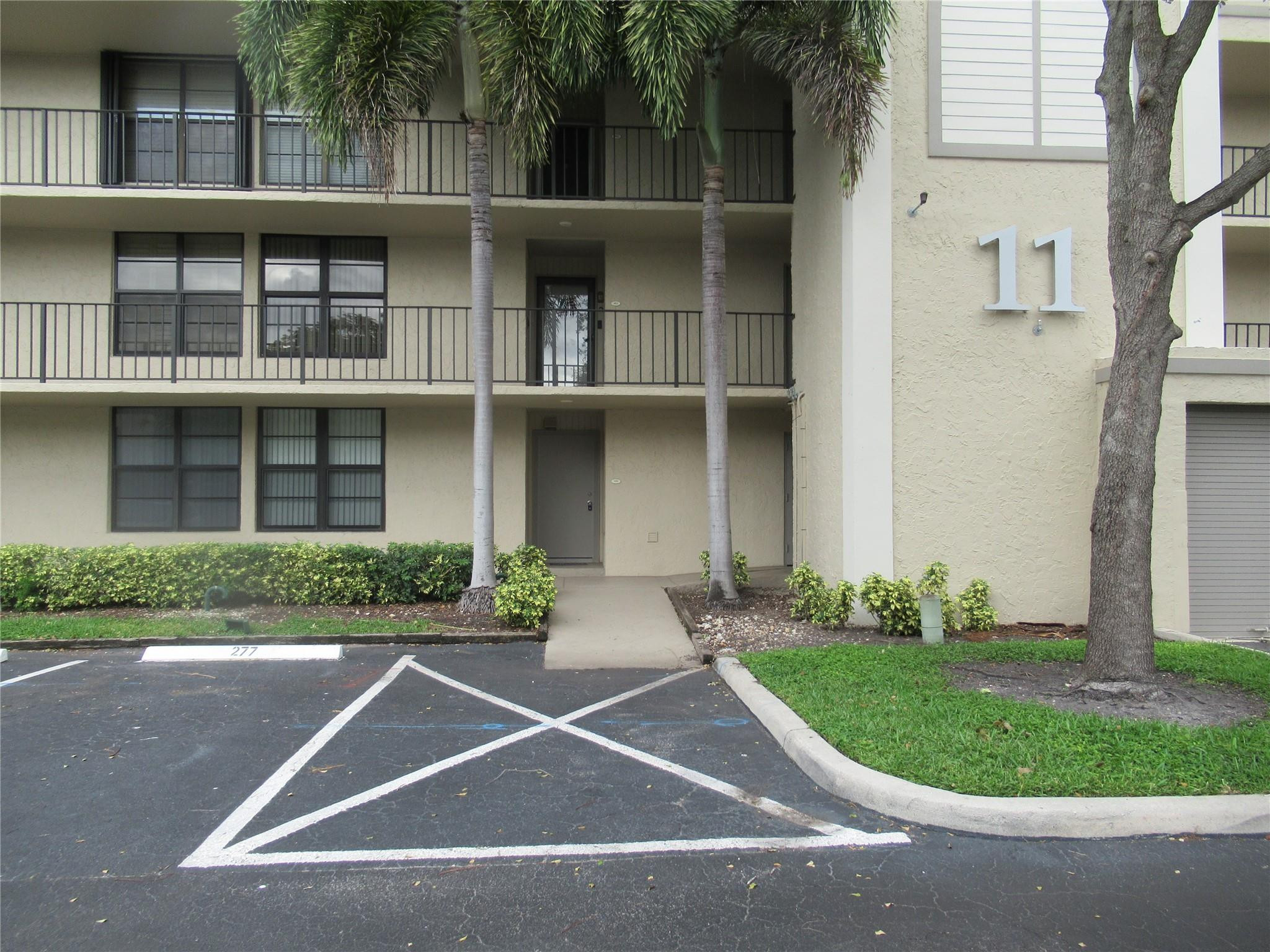 11 Royal Palm Way 11-102