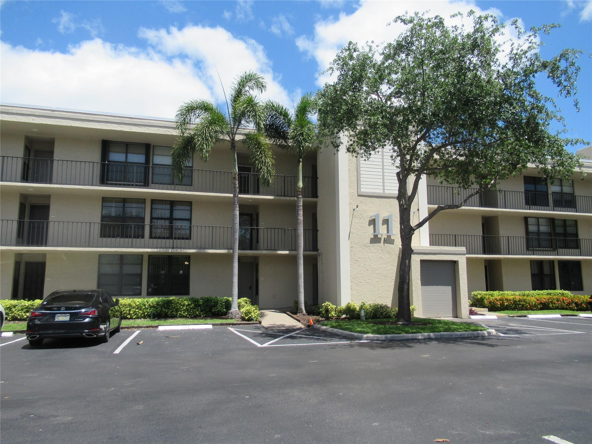 11 Royal Palm Way 11-102