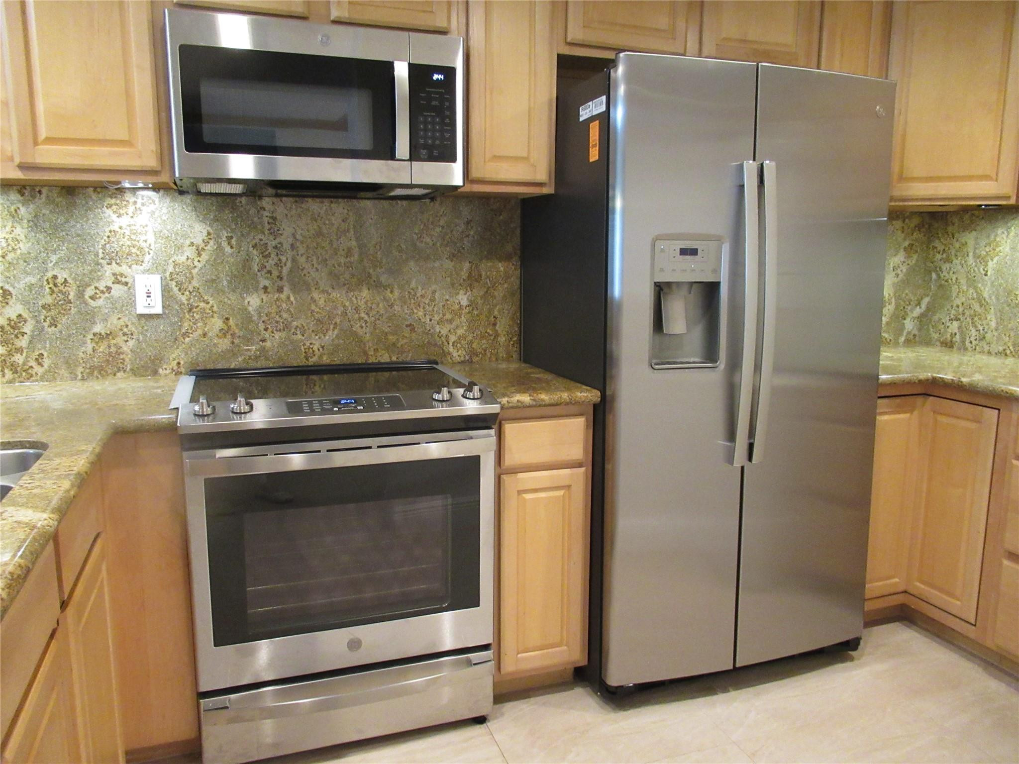 11 Royal Palm Way 11-102