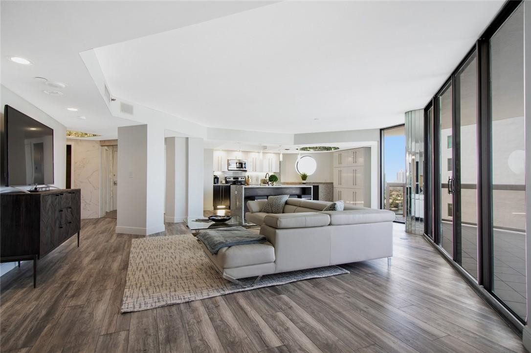 20185 E Country Club Dr 1704