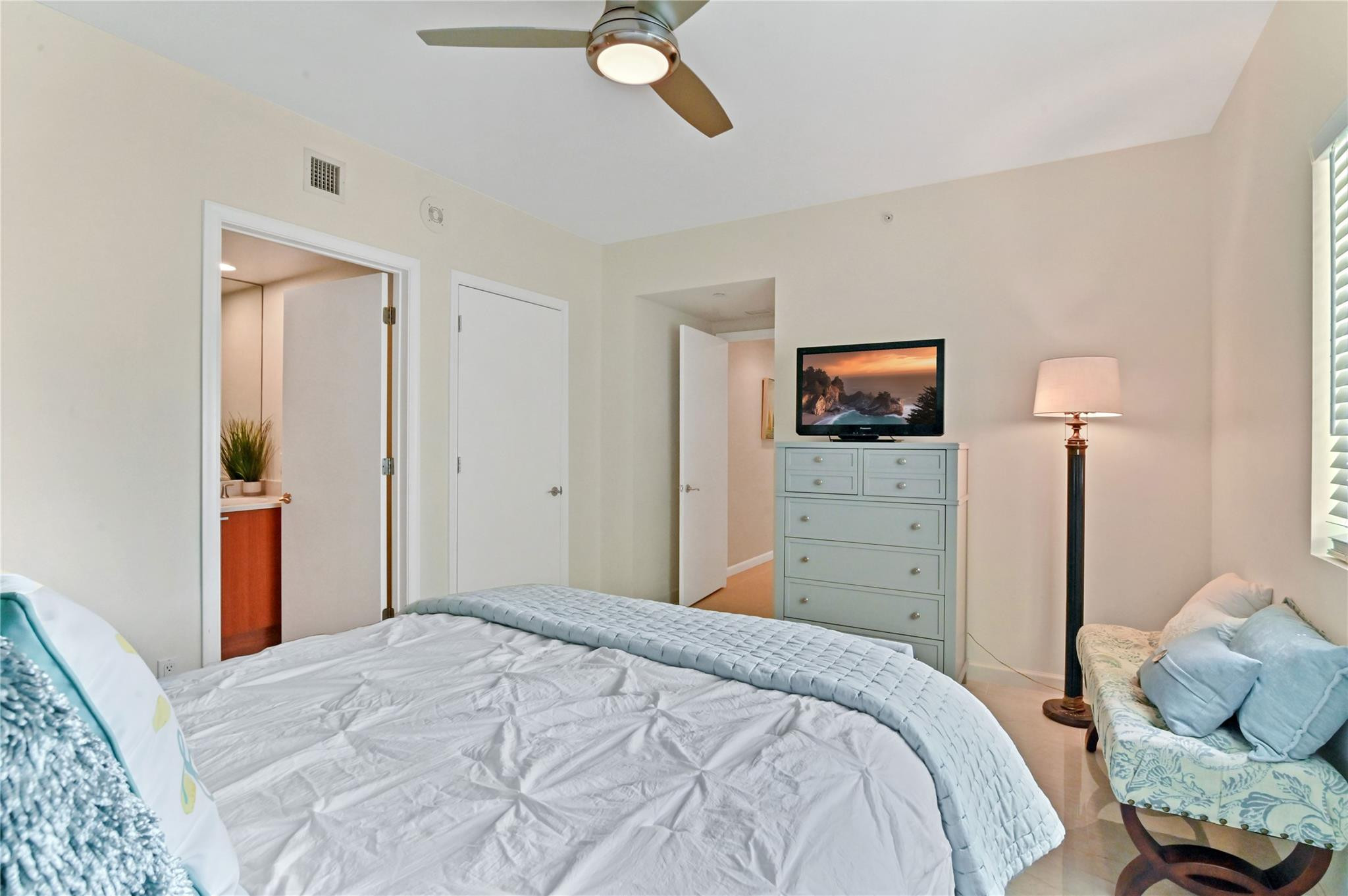 2650 Lake Shore Dr 1704
