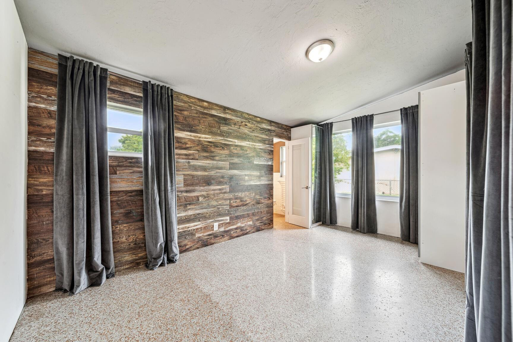 1217 SW 30th Ave