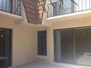 825 Center Street 8c