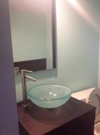 825 Center Street 8c