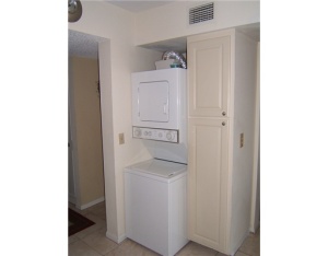 1605 S Us Highway 1 V5-205