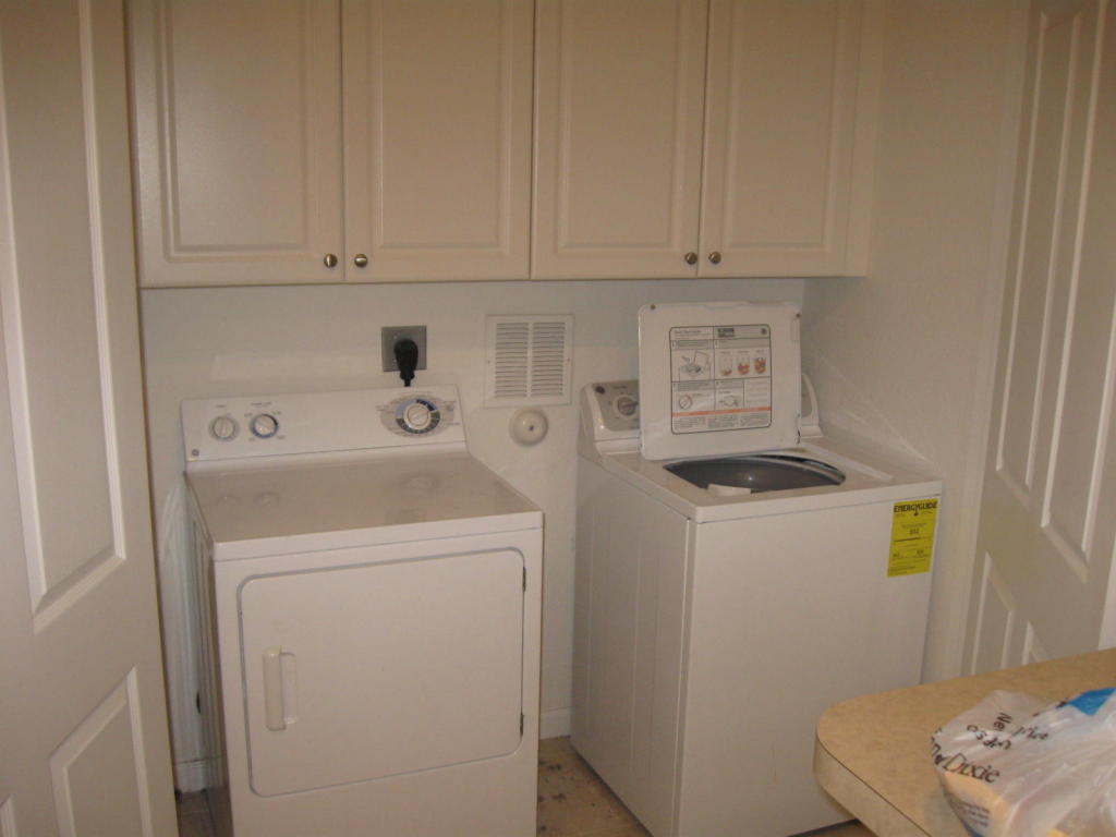 9461 SW Pruple Martin Way