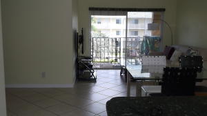 1060 Lake Shore Drive 204