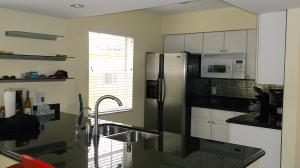 1060 Lake Shore Drive 204
