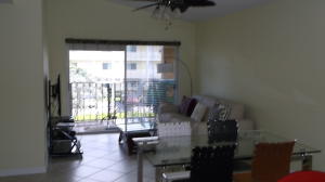 1060 Lake Shore Drive 204