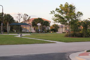 1476 SE Legacy Cove Circle