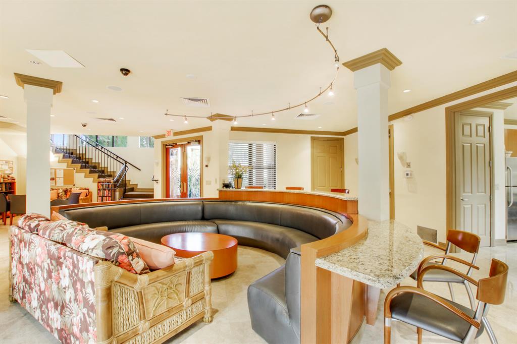 600 Uno Lago Drive 204