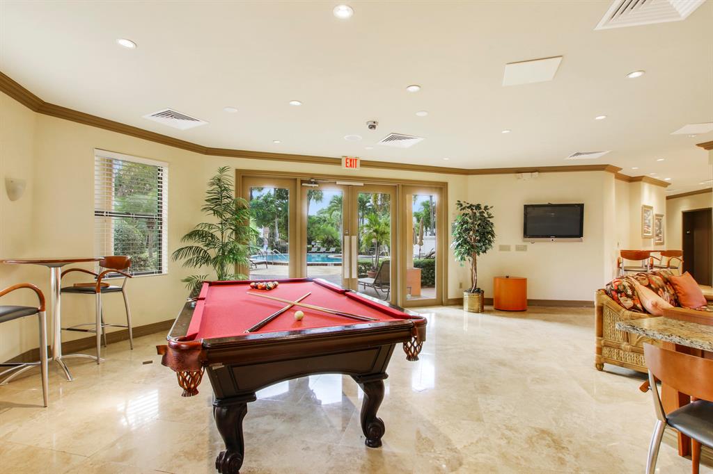 600 Uno Lago Drive 204