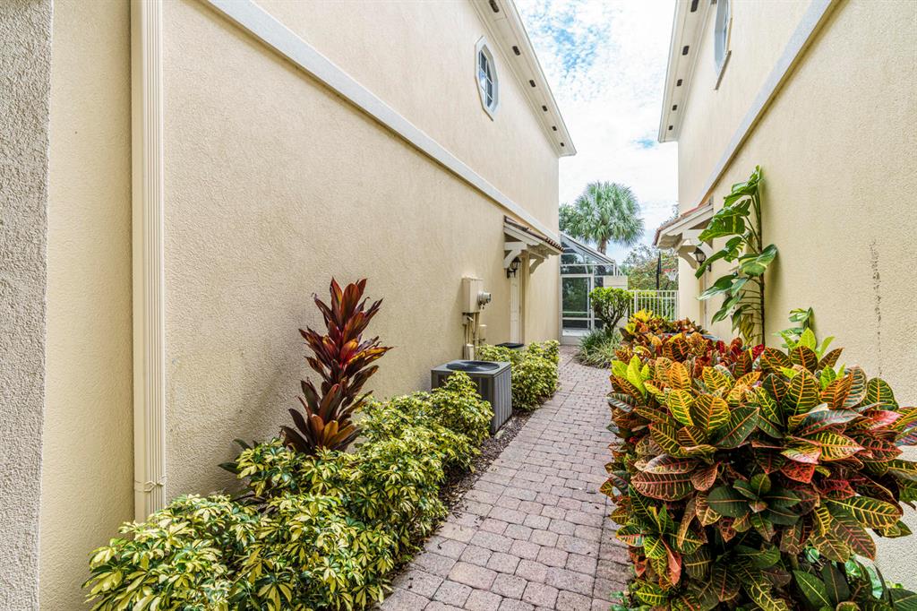 128 Santa Barbara Way