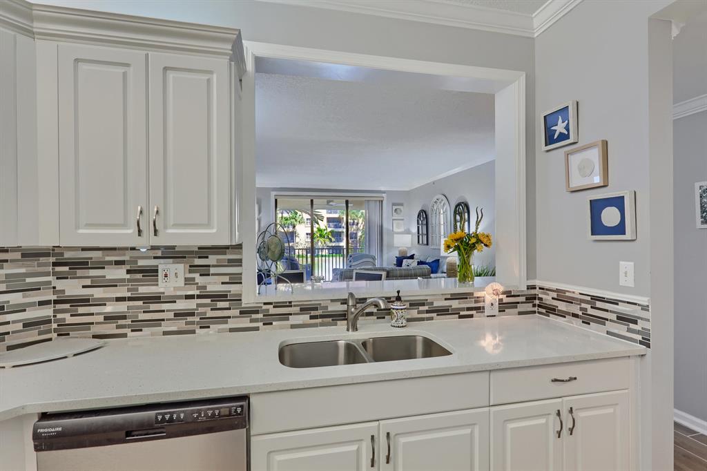 400 Uno Lago Drive 204