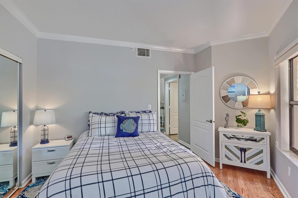 400 Uno Lago Drive 204