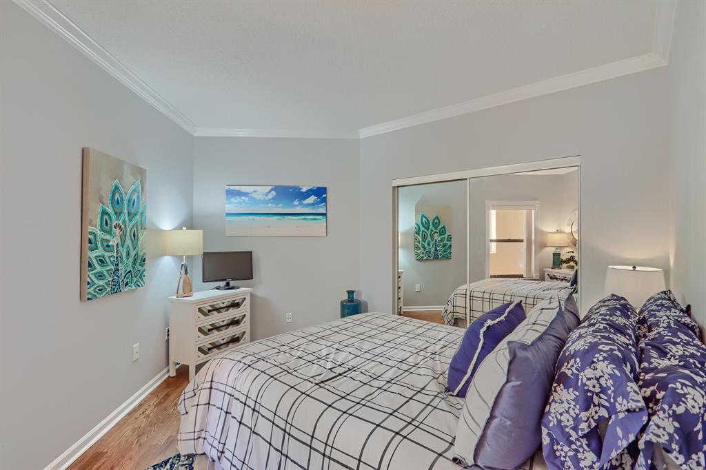 400 Uno Lago Drive 204