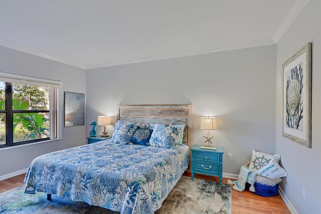 400 Uno Lago Drive 204