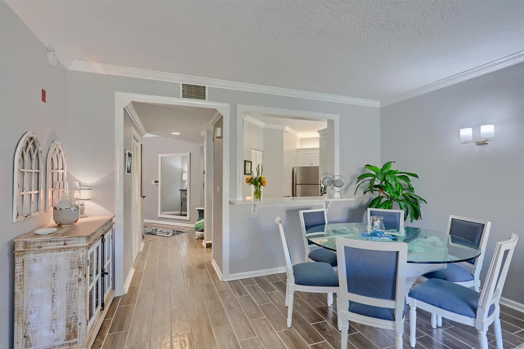 400 Uno Lago Drive 204