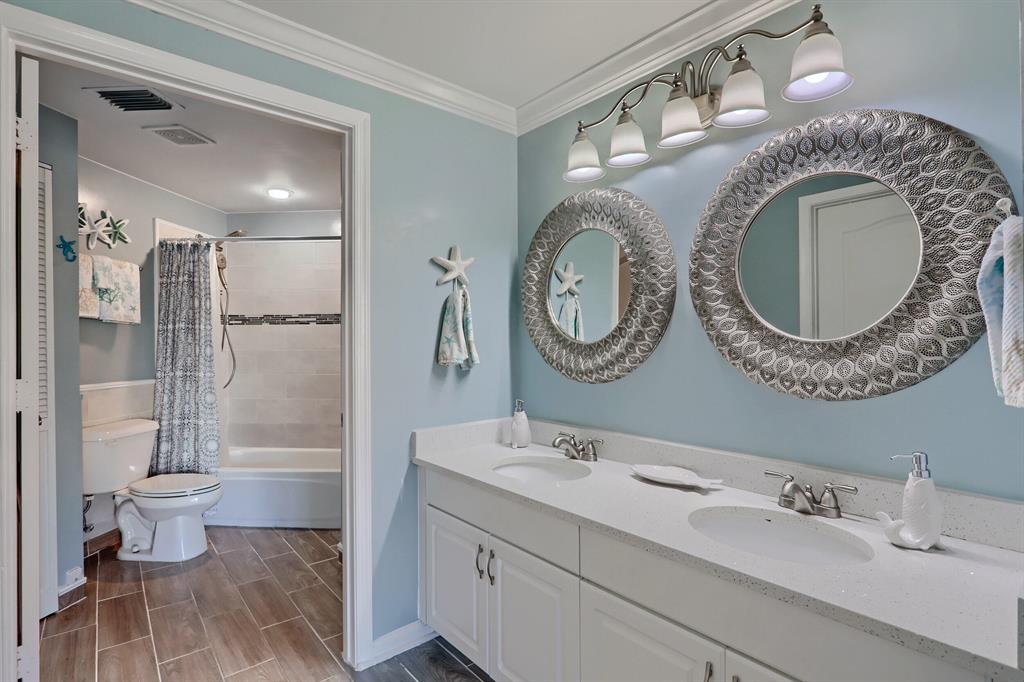 400 Uno Lago Drive 204