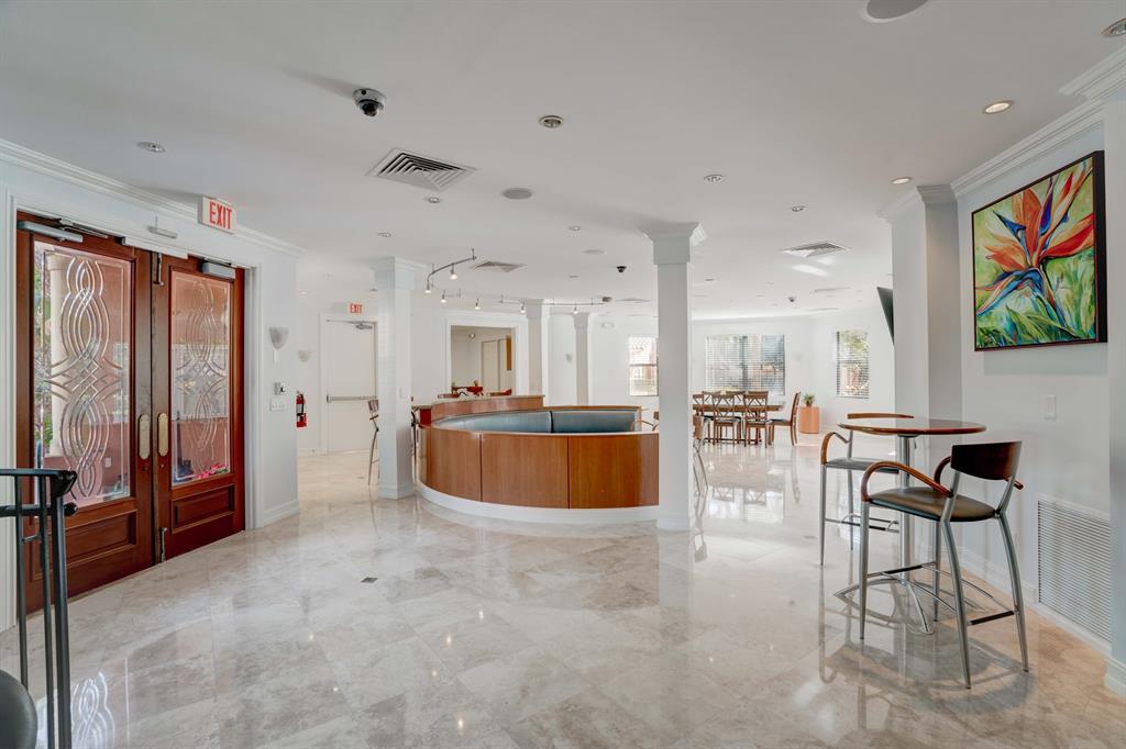 400 Uno Lago Drive 204