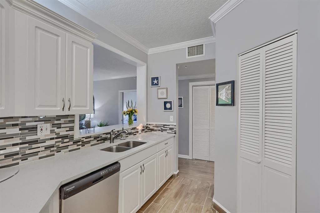 400 Uno Lago Drive 204