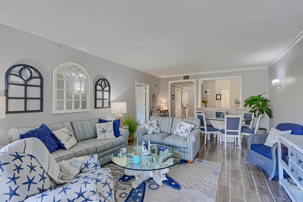 400 Uno Lago Drive 204