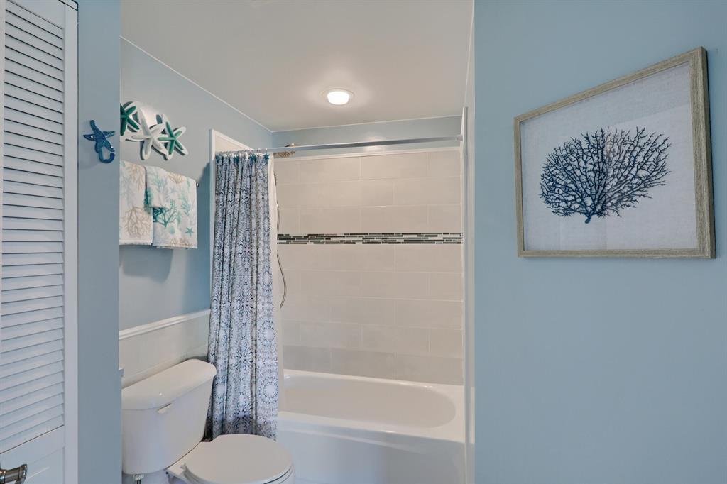 400 Uno Lago Drive 204