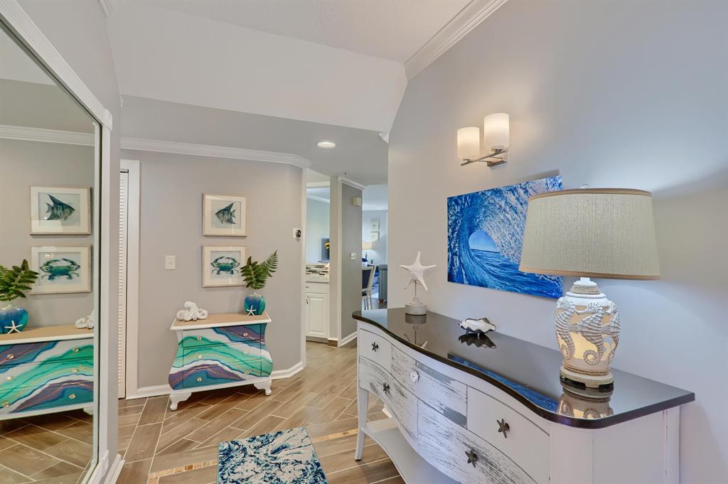 400 Uno Lago Drive 204