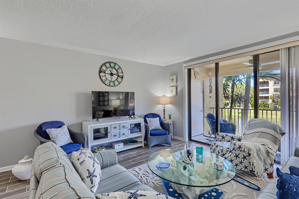 400 Uno Lago Drive 204